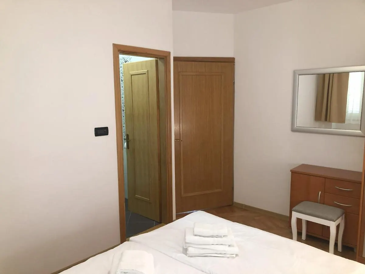 Apartments Trlika Kampor 0*,